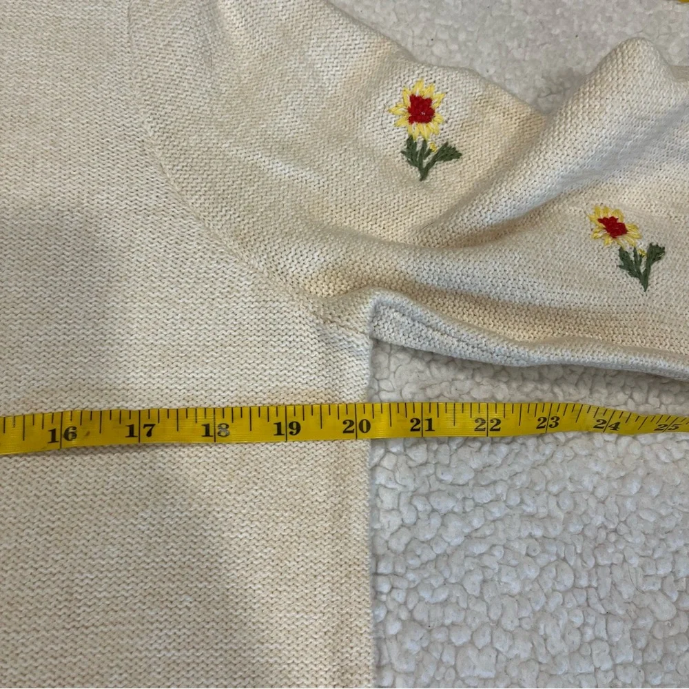 Floral Embroidered Cream Lightweight Knit Sweater, Women's Size Small - Picture 8 of 10